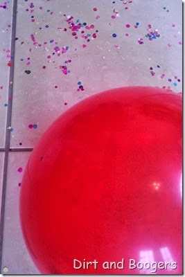 confetti ballons, play with balloons, preschool play